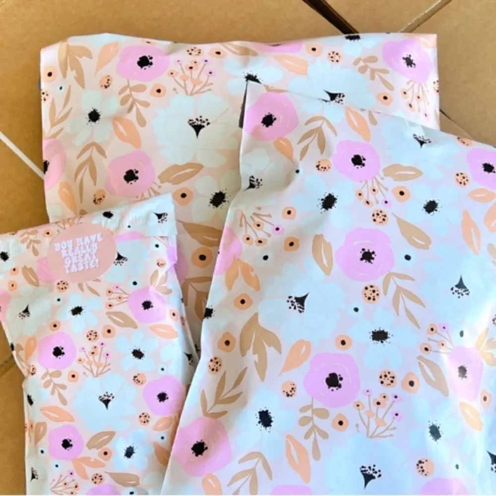 Poly Mailers Mix sizes 6x9 10x13 14.5x19 40 poly mailers 40 stickers